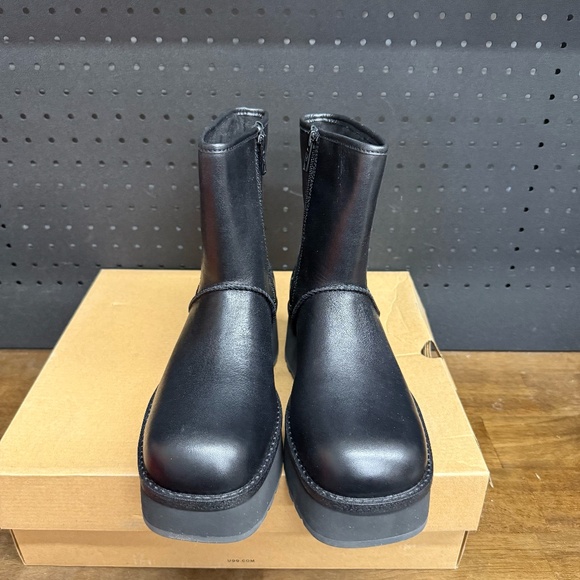 New W/ Box! Women's UGG City Func Mid Black Leather Platform Booties Size 8 - Picture 3 of 5